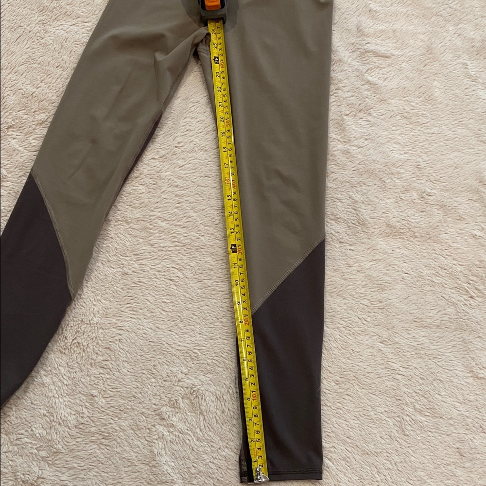 Vuori High Rise Leggings 25” Inseam Olive Brown Colorblock XS - Picture 5 of 5
